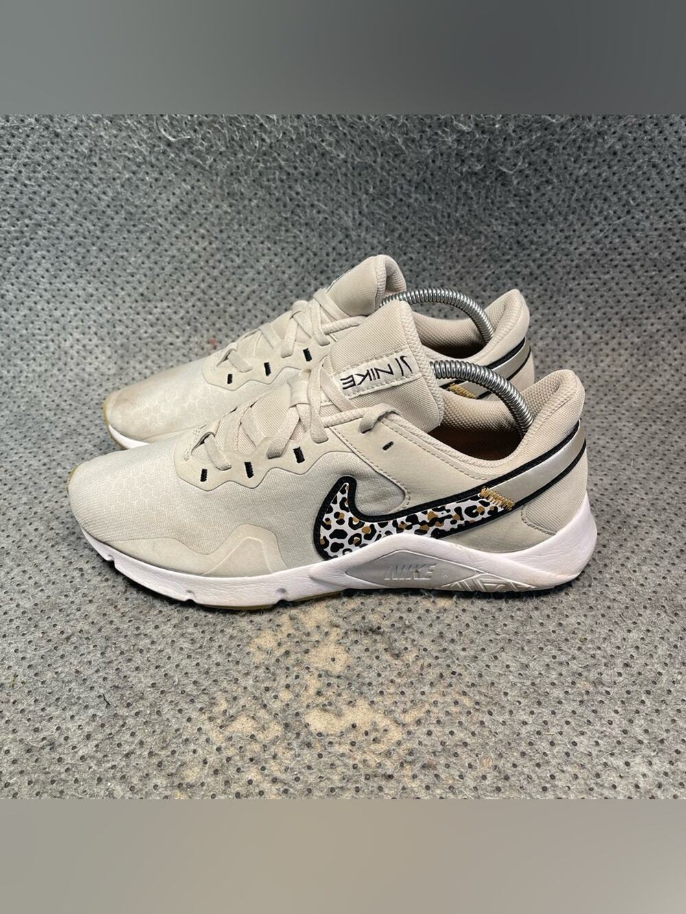 Nike Legend Essential 2 Shoes Size 10 Women’s